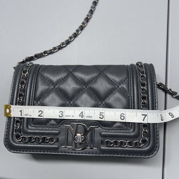 Badgley Mischka Black Chevron Quilted Crossbody Bag Metal Chains Strap Vegan - Picture 10 of 16